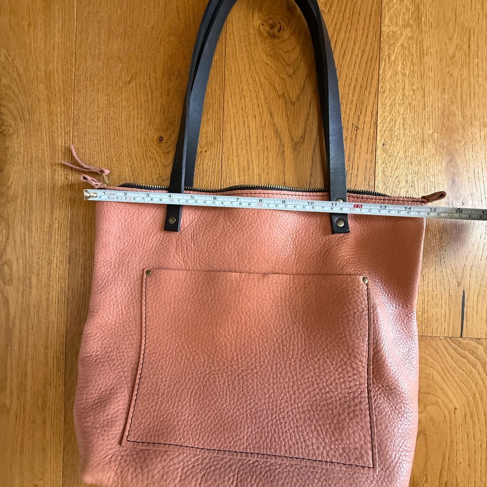 Elegant Portland Leather Tote Bag - Picture 5 of 7